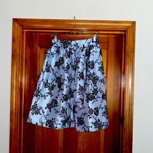 Geode silver and black floral retro skirt size m